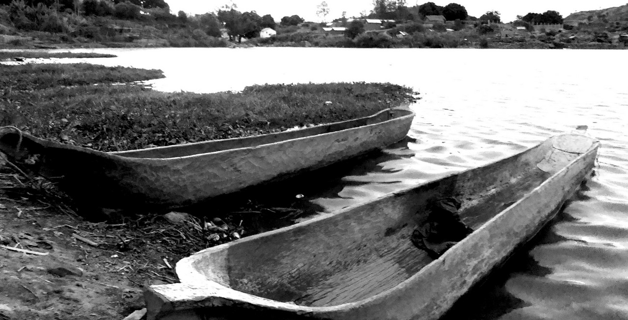 piroghe sul lago di Itasy