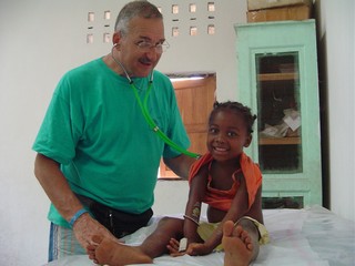 Dr Paolo Mazza visita al dispensario di Andasibé Ampefy